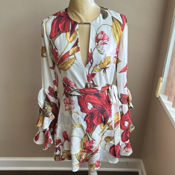 Luxxel Dresses & Skirts - Luxxel Womens Floral Print Dress Sz M Ruffle Details Wrap Style 3425